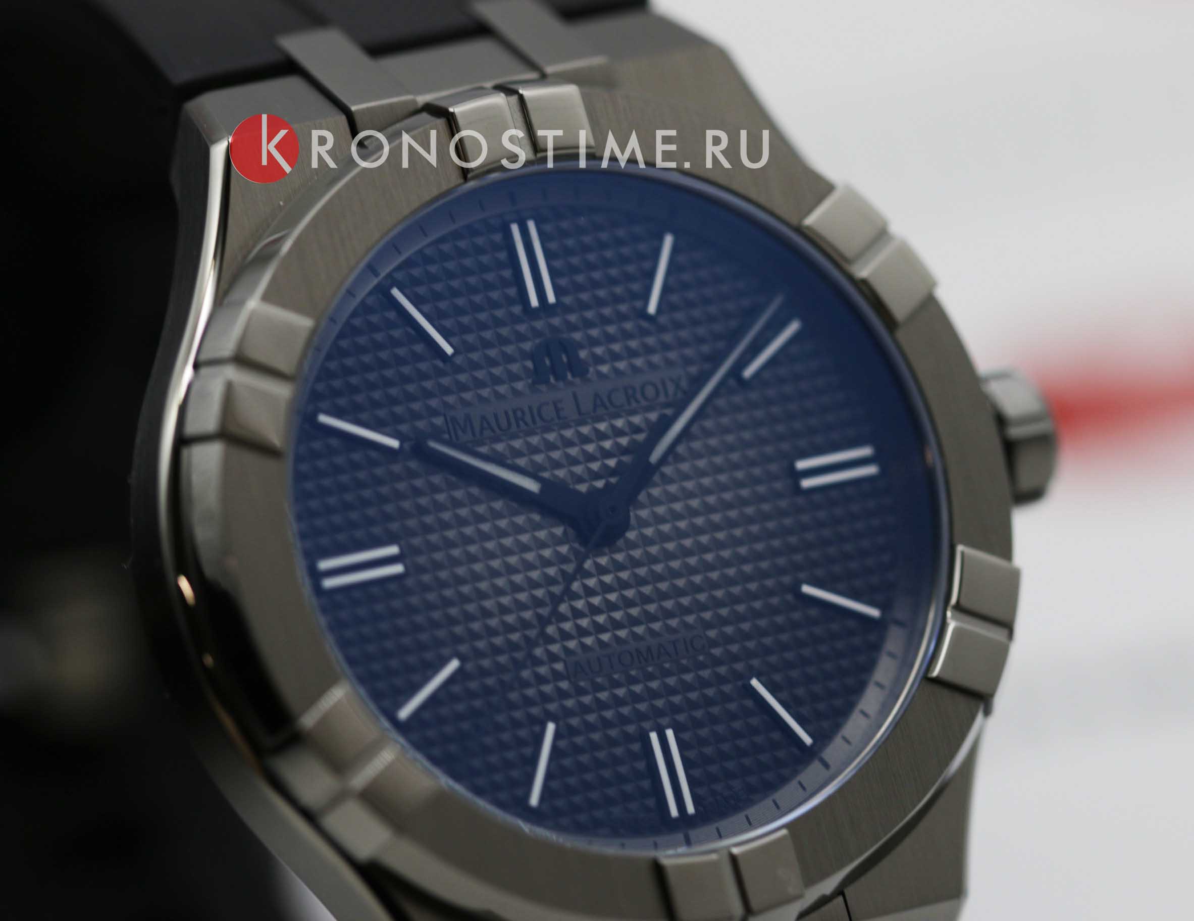Maurice Lacroix Maurice Lacroix Aikon Automatic Limited Edition AI6008-PVB00-330-2  — детали корпуса и кожаный